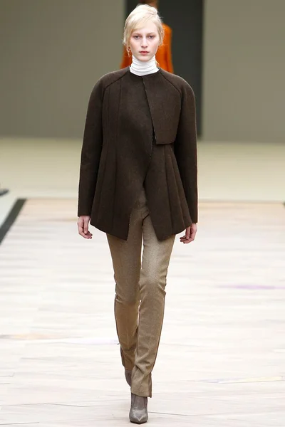 Look 4